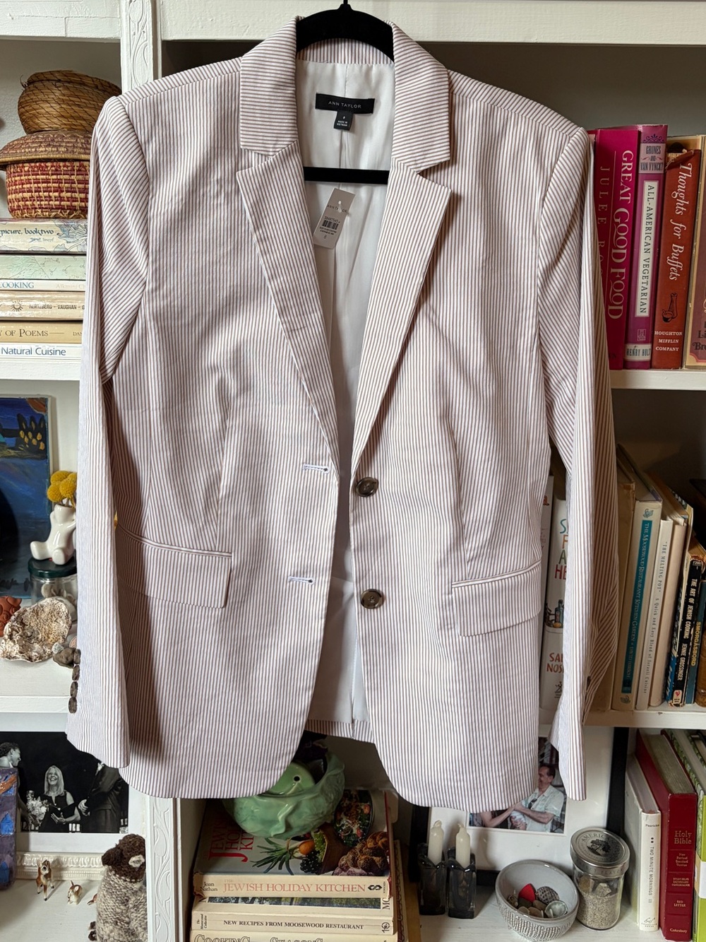 The Long Notched Two Button Blazer In Seersucker - Picture 5 of 8